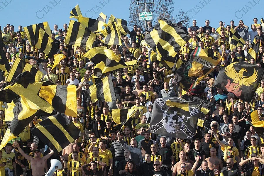 "Бултрасите" с хореография за 102 години "Ботев" (Пд)