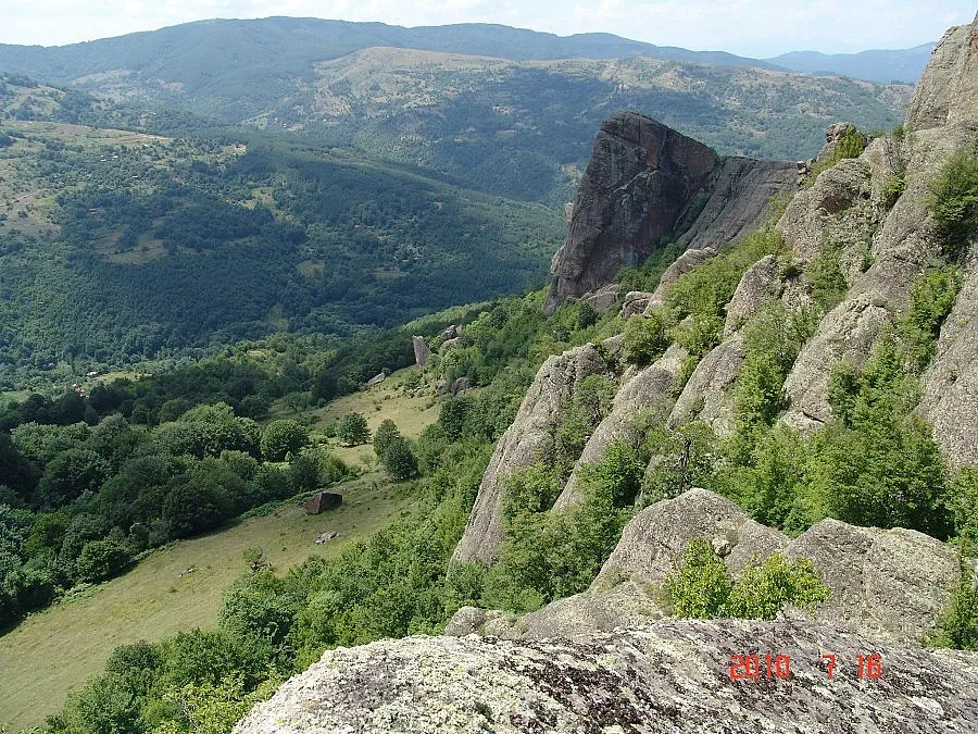 Иманяри ровят за злато край Брестово