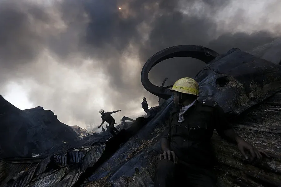 Пожар във фабрика за бои в Индия