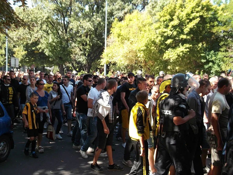 Дербито на Пловдив се мести в София