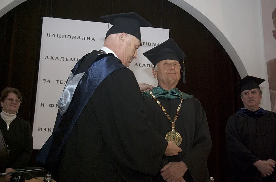 Огърлие за Иржи Менцел