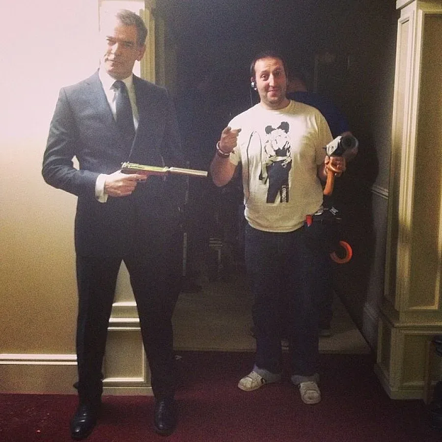 Броснан стреля на воля