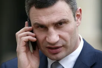 Хвърляха яйца и пиратки по Кличко в Харков