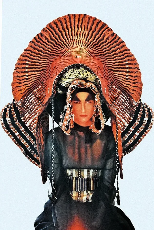 Нешка облича в национални носии