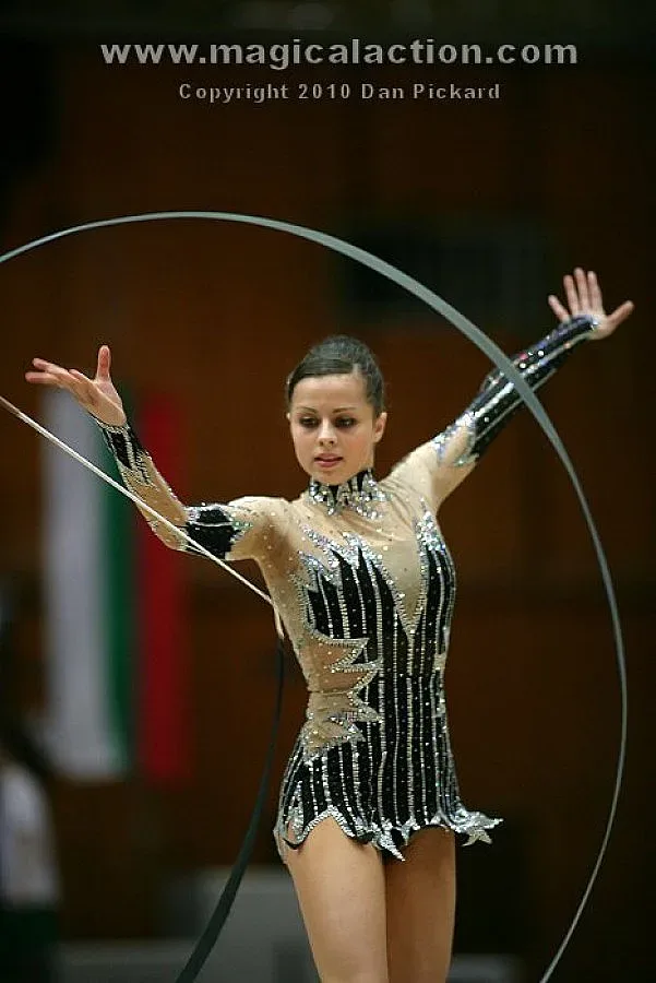 БГ гимнастичка във филм на Острова