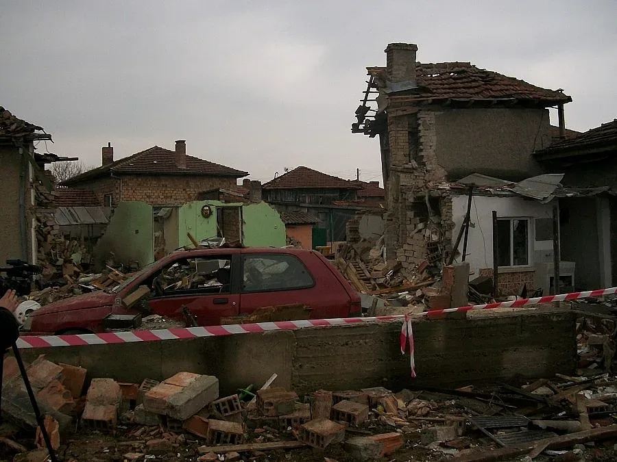 Взривът в Севлиево "мирише" на авария