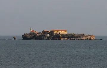 Търсят бармани и сервитьори за остров Света Анастасия