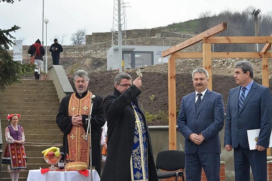 Вдигнаха отново крепостта „Монтанезиум" край Монтана