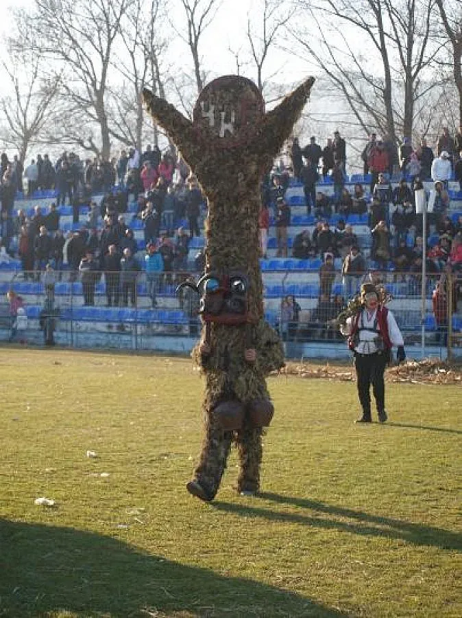 Кукерите на Брежани първи на фестивал в Костенец
