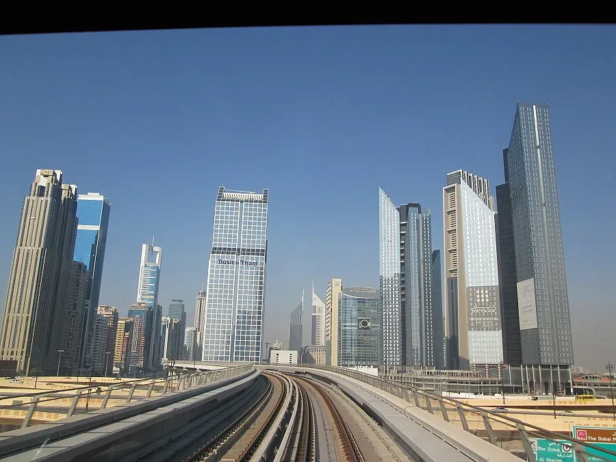 В Емирствата търсят от пиле мляко