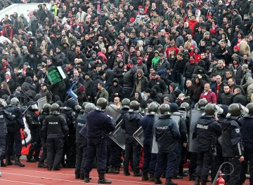 Бой и арести на почивки