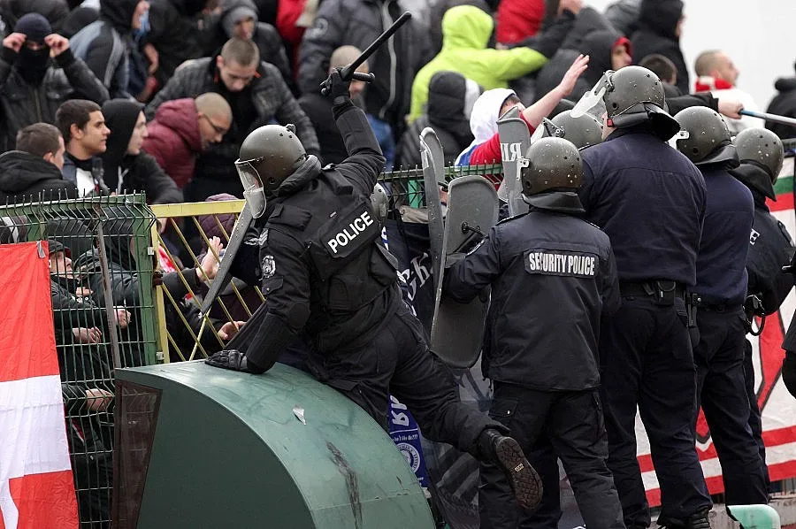 ЦСКА би „Левски“ в мач с 6 червени картона