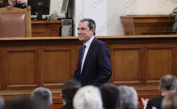 Орешарски честити 8 март във Фейсбук