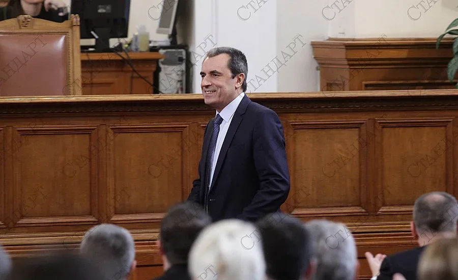 Орешарски честити 8 март във Фейсбук