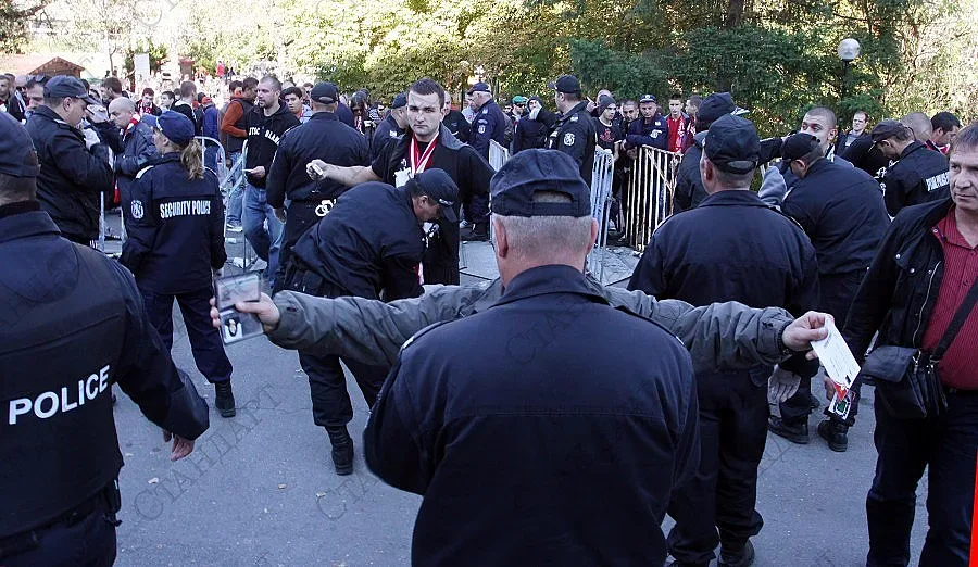 Полицията задържа фенове на столичен отбор, идващи от Търново
