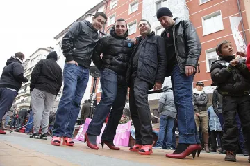 Мъже на токчета в поход срещу насилието над жени