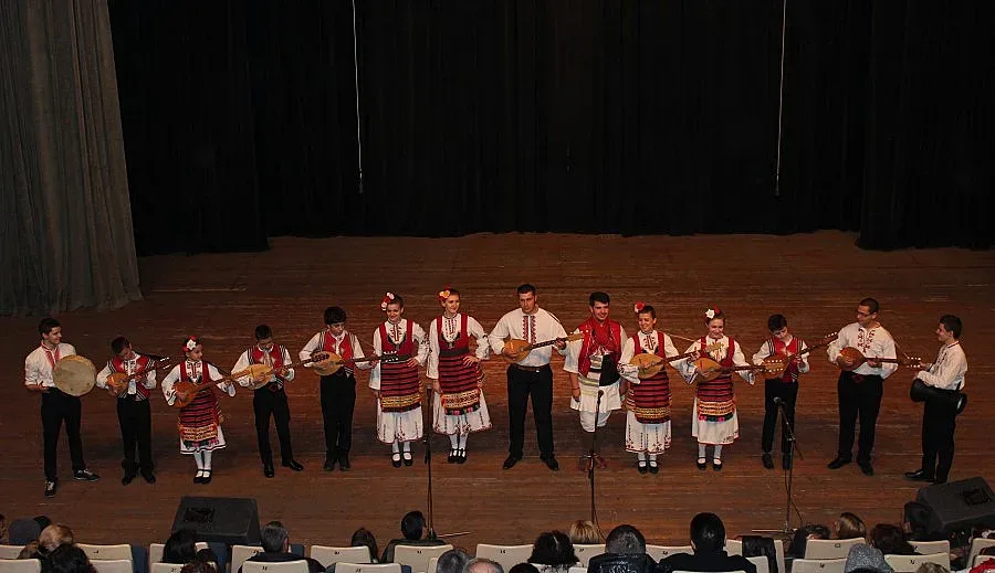 С концерт деца поздравиха всички майки и жени в Благоевград