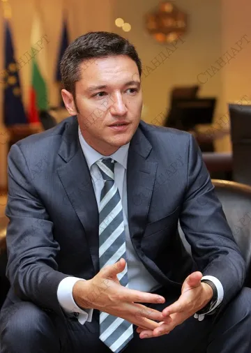 Вигенин пита Кери за US визите