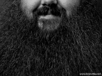 Мъж продава брадата си за $1 млн.