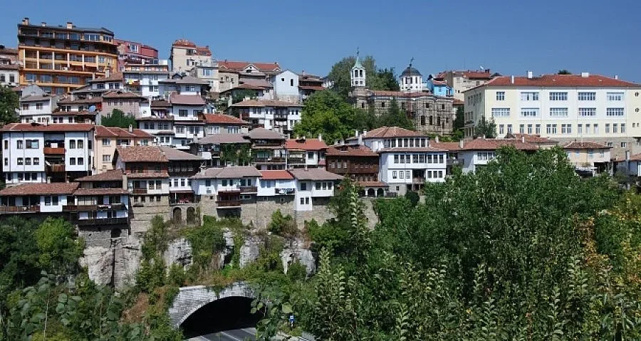 Лихвар завлече 15 души с имоти