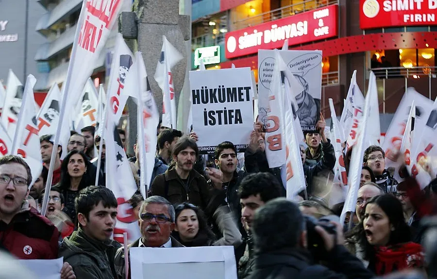 Ердоган смята да забрани Facebook и Youtube