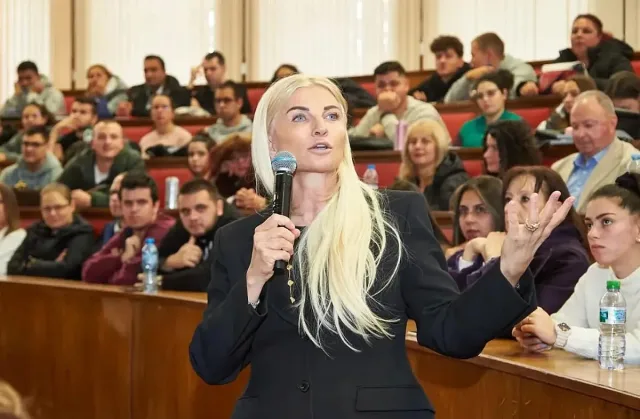 Огромна промяна с шеф Силвена Роу! Изненадата /СНИМКИ/
