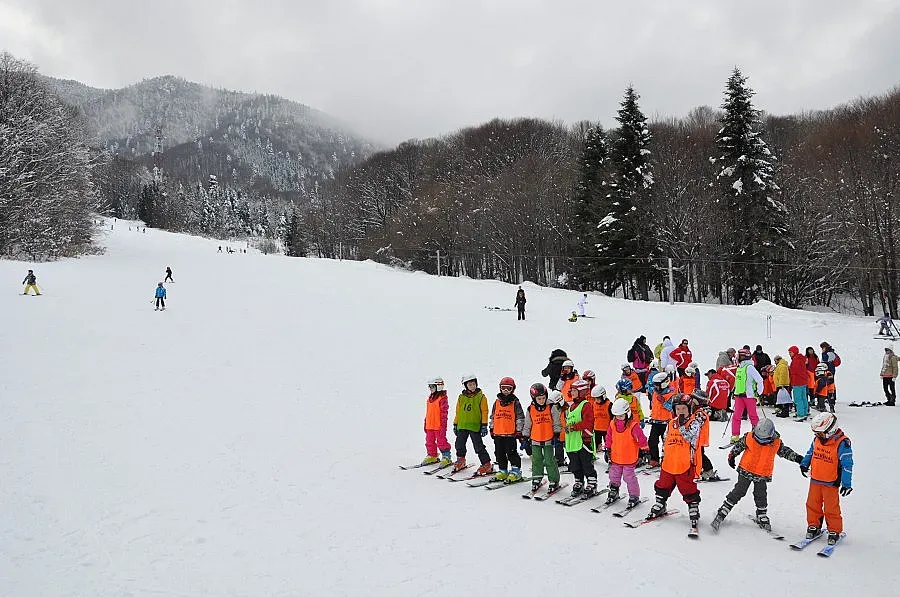 Над 250 деца карат ски на олимпийски фестивал
