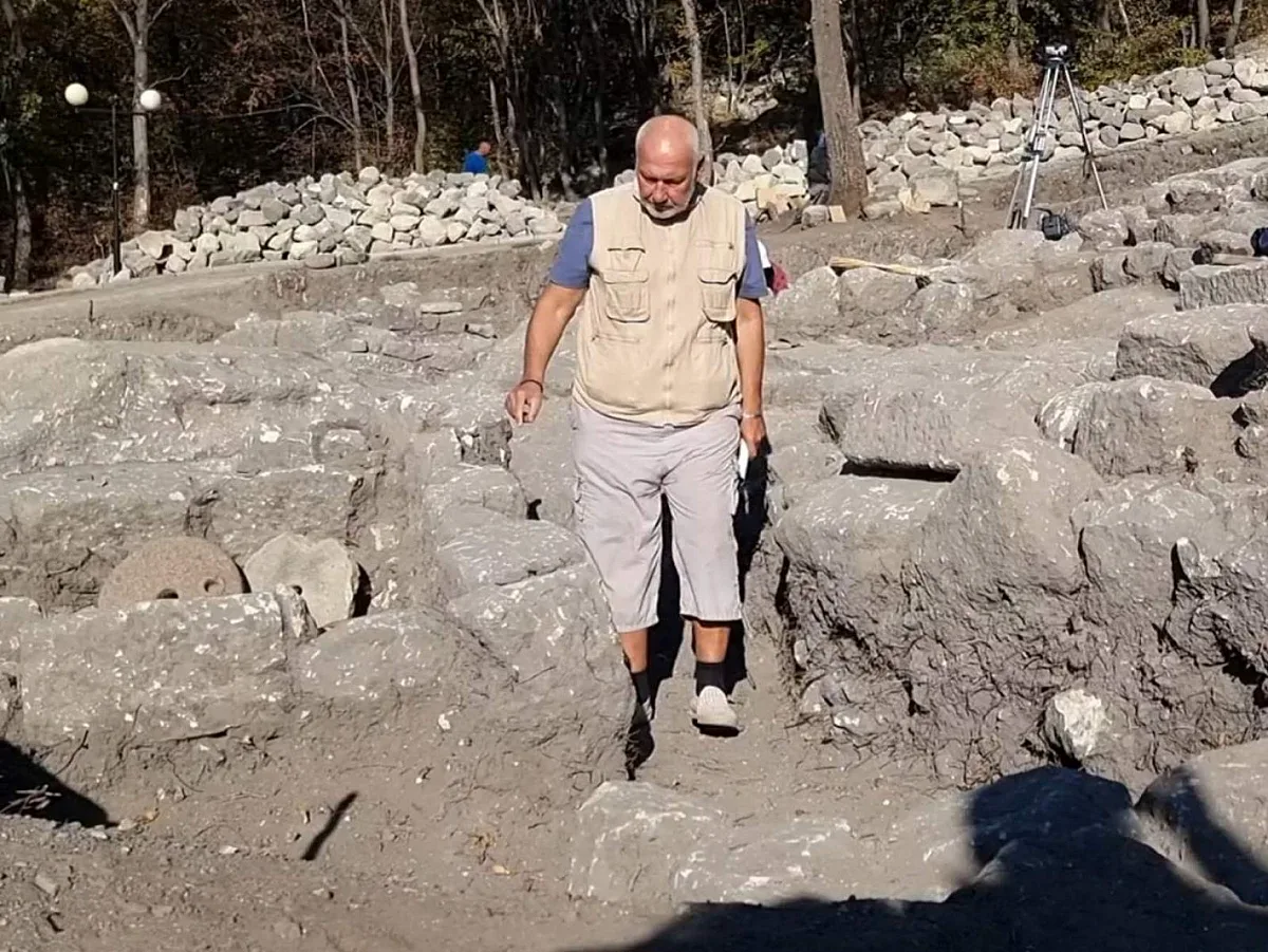 Голямо откритие на Перперикон. Хобитски къщички променят историята