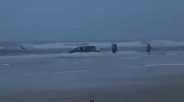 ВИДЕО: Майка се опита да се самоубие с децата си в океана