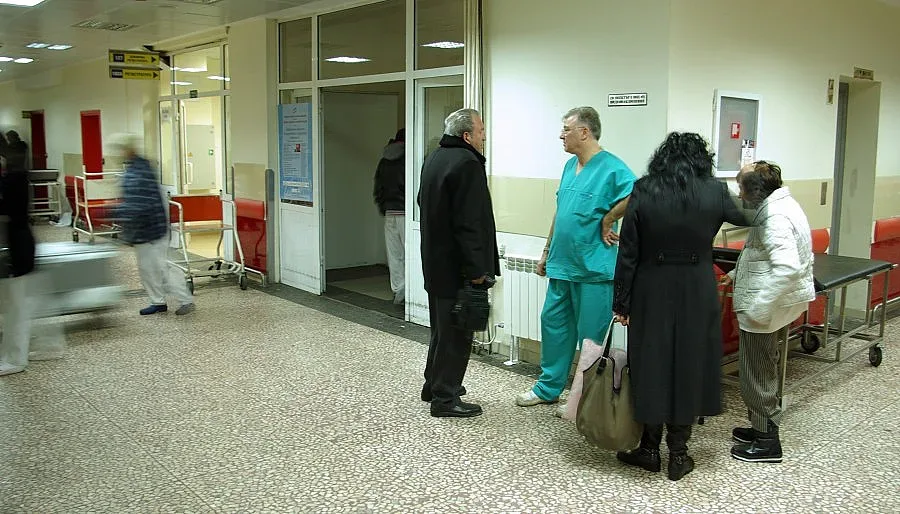 Затягат колана на болниците
