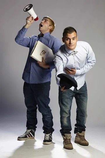 Рапъри пеят и боядисват училища 