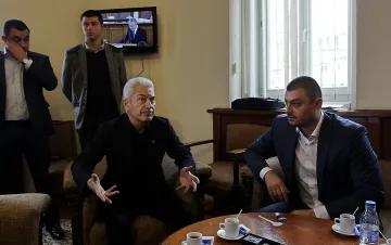 Бареков дърпа гласове от Волен