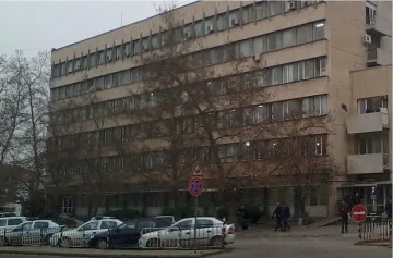 Въоръжен с нож обра магазин