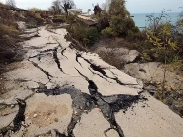 Свлачище затрупа Е-79 