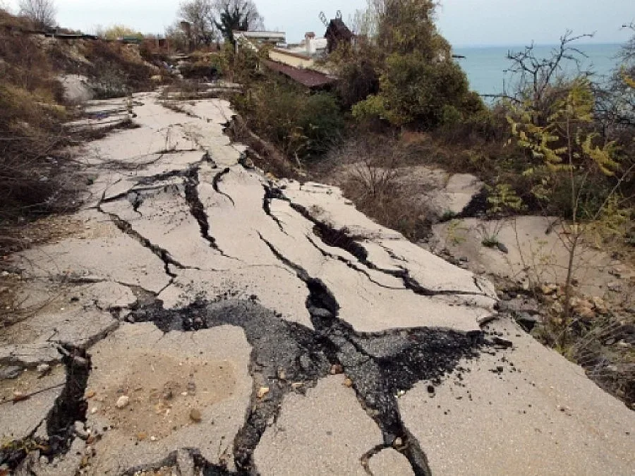 Свлачище затрупа Е-79 