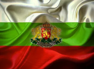 Двама припаднаха пред знамето