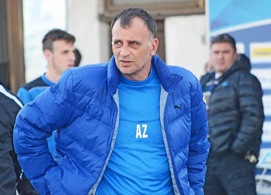 "Левски" остана с един треньор