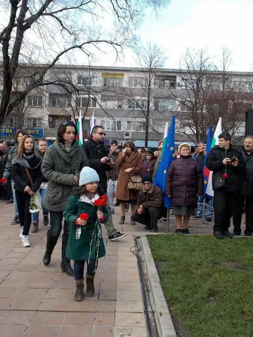 "Култ към героите" отдаде почит на героите на 3 март