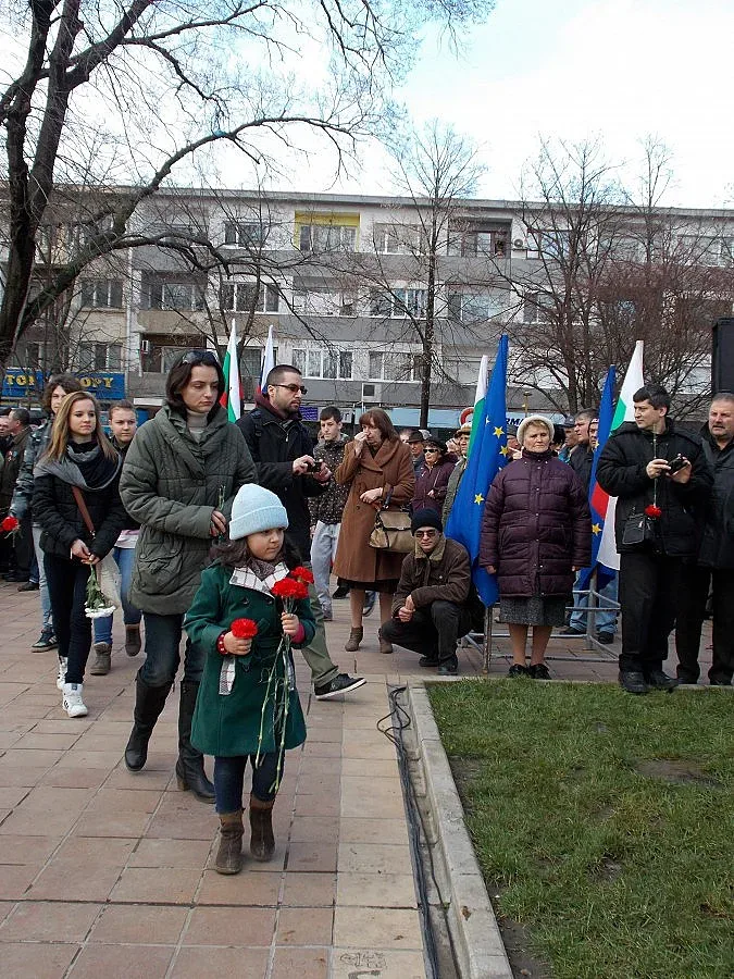 "Култ към героите" отдаде почит на героите на 3 март