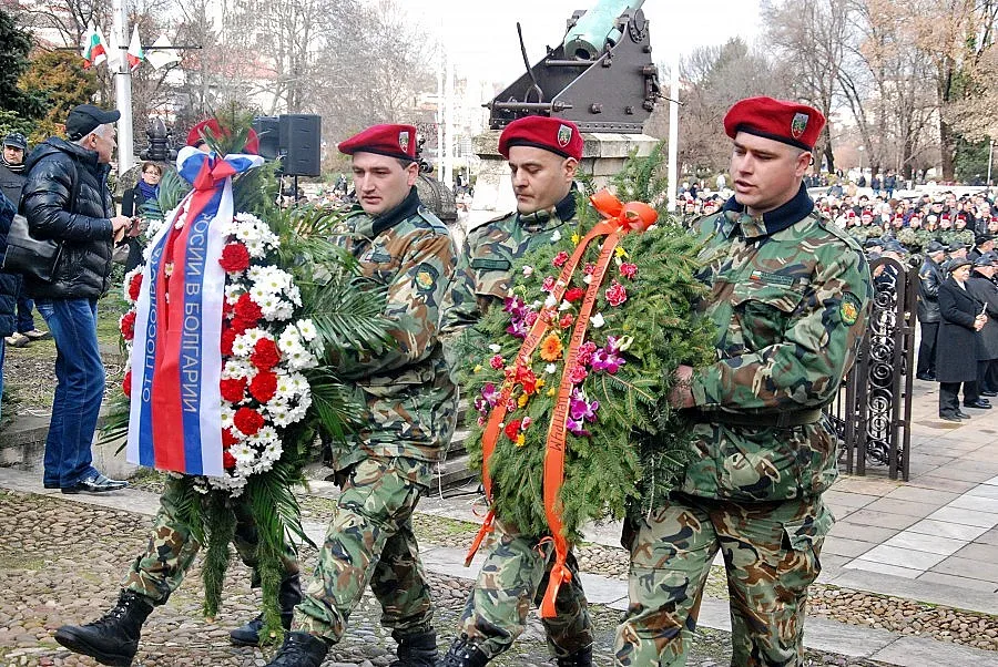 „Южен поток" дари скулптура на Скобелев