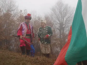 Стотици си спомнят с възстановка Деня на свободата