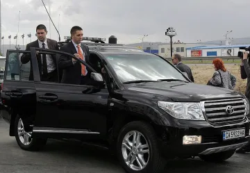 По-малко политици с държавни гардове