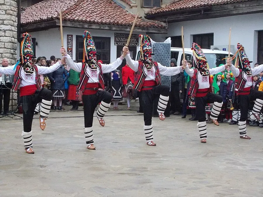 С кукерски игри и хамкане добруджанци си взеха прошка