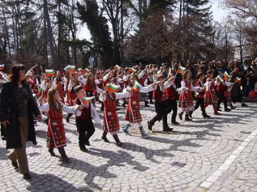 С празнично шествие и концерт Кърджали чества 3 март 