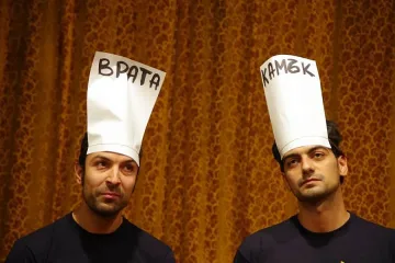 Полицията арестува артисти мимове в София