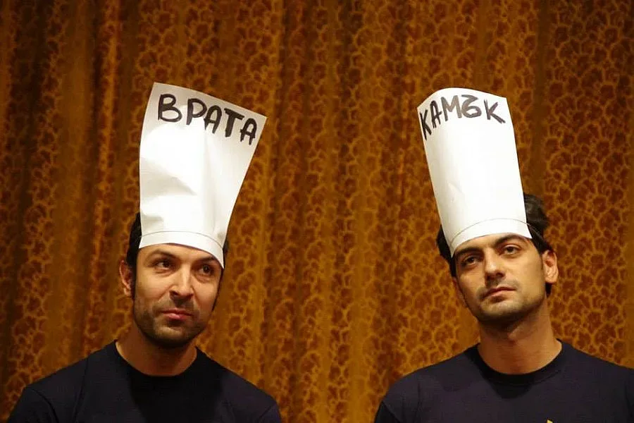 Полицията арестува артисти мимове в София