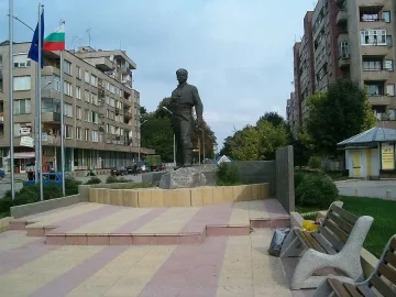 Знамена, цветя и концерти за 3 март в Монтанско