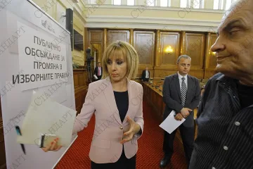 Манолова: Мотивите за ветото на Изборния кодекс са слаби
