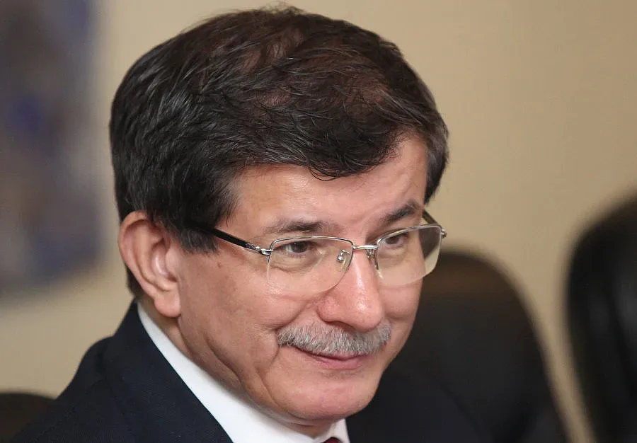 Давутоглу огледа поломената джамия