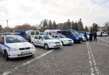 Скачат заплатите на полицаите и служителите в затворите